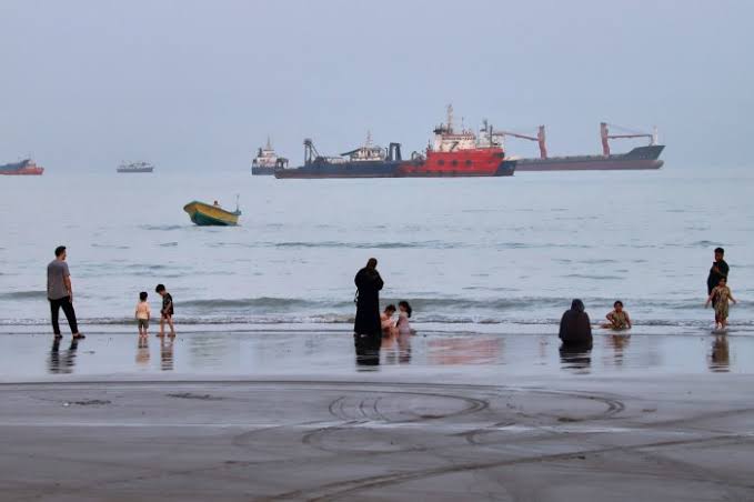 Trump Thought Opening the Strait of Hormuz Was Imminent. Iran Had Other Plans.