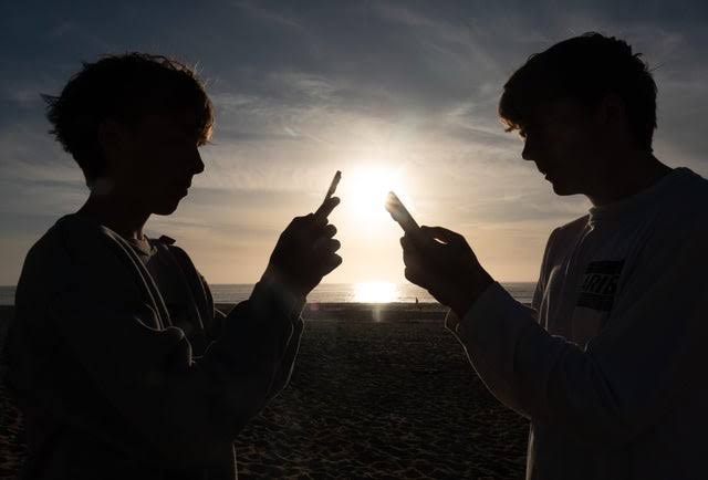 U.K. announces plan to ban social media for children under 16