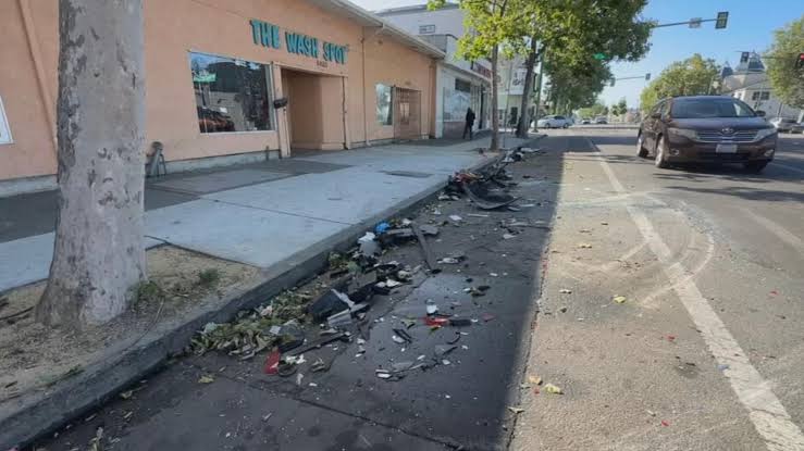 3 dead, others injured after vehicle strikes cars and pedestrians in Oakland, California, officials say