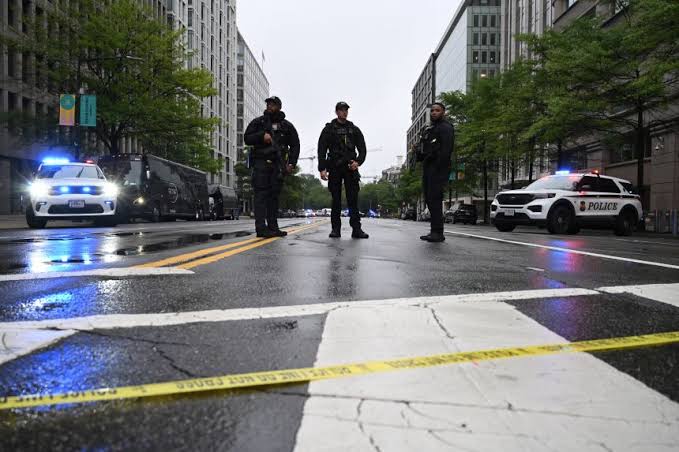 Man killed in shooting outside White House had previous Secret Service arrest, mental health concerns