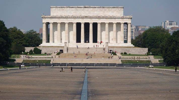 Trump Again Decries ‘Deranged’ Reflecting Pool Vandals—With Scant Evidence