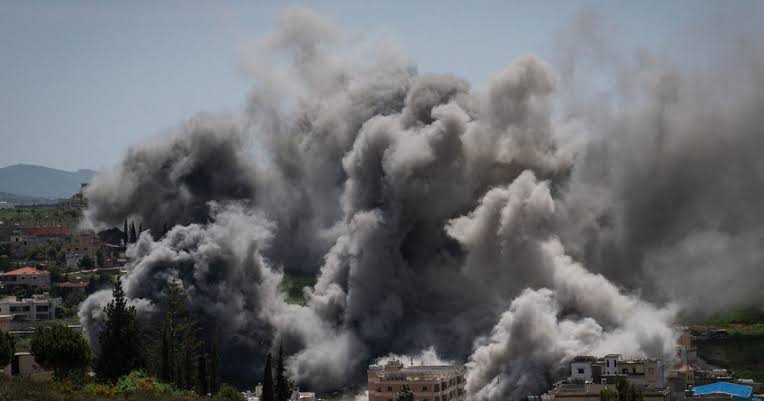 Live Updates: Israel's ceasefire in Lebanon begins as Iran keeps Strait of Hormuz gridlocked