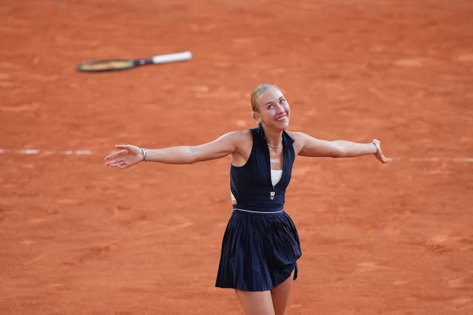 Potapova sends Gauff crashing out