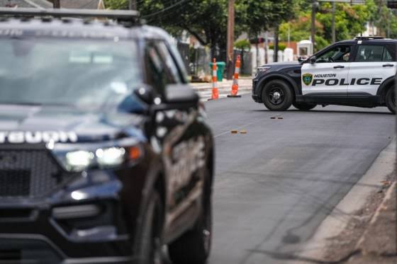 Judge bars deportation of witness in fatal ICE shooting of Mexican homebuilder