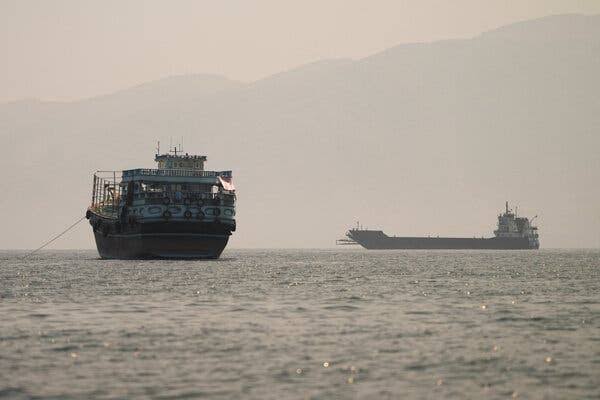 U.N. Sets Plan to Evacuate Stranded Ships Out of Persian Gulf