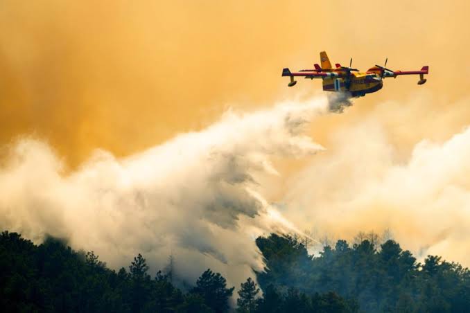 Aspen Acres wildfire southwest of Denver forces thousands to evacuate and destroys more than 160 structures