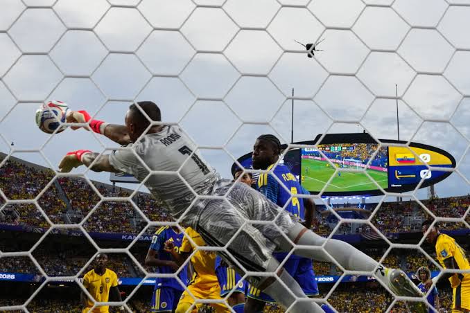 Curacao’s Eloy Room makes 15 saves, sends island nation to 0-0 draw with Ecuador in World Cup