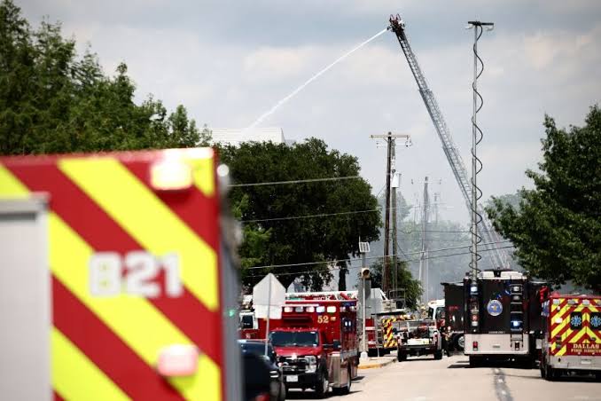 At least 3 dead and more victims could be found after explosion levels Oak Cliff apartment complex