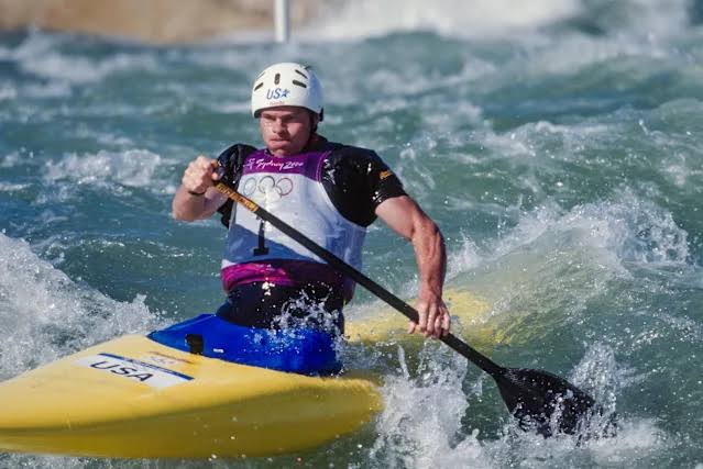 Former U.S. Olympic canoeist David Hearn arrested for allegedly vandalizing Lincoln Memorial Reflecting Pool