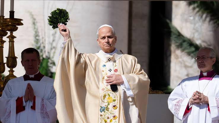 Pope calls for peace, and Trump vows hell for Iran on Easter
