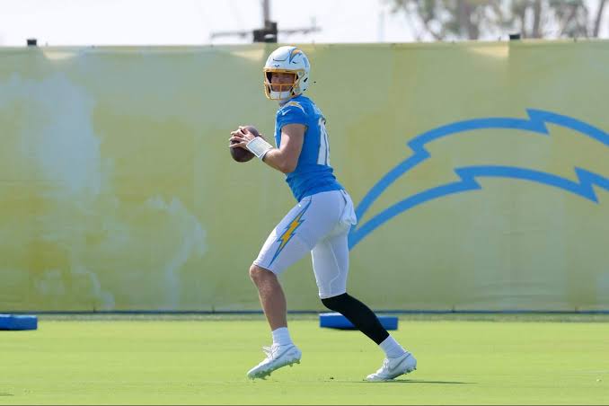 Chargers training camp: Justin Herbert, receivers finding timing in Mike McDaniel’s offense