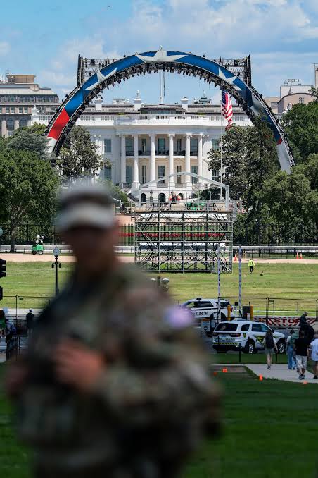 Pentagon recruiting troops to watch White House UFC fights, memos show