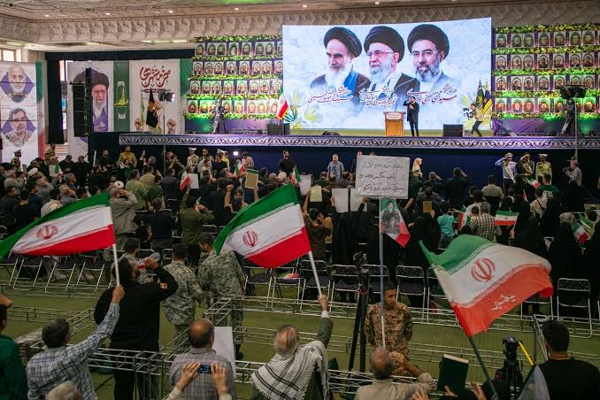 As new Iran deal faces sharp criticism, Trump seeks to widen Abraham Accords