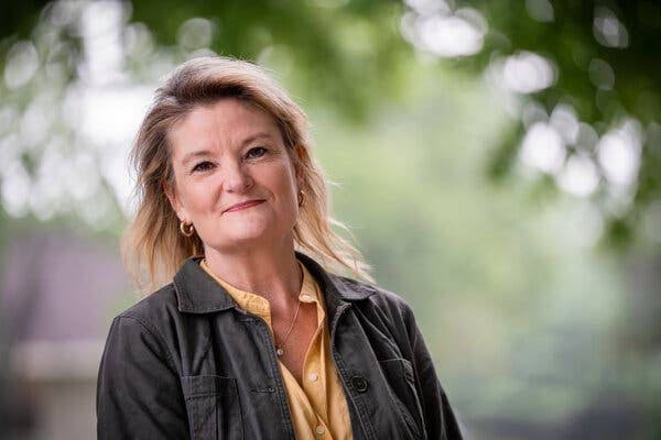 Cindy Holscher Wins Kansas Democratic Primary for Governor