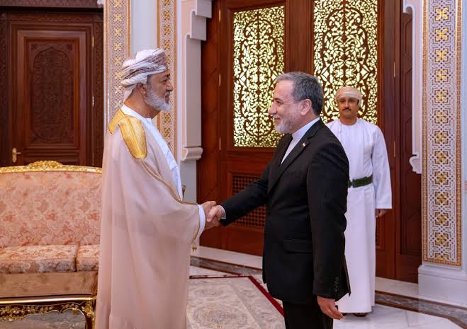 Iran's foreign minister returns to Pakistan as Islamabad races to save U.S. ceasefire talks