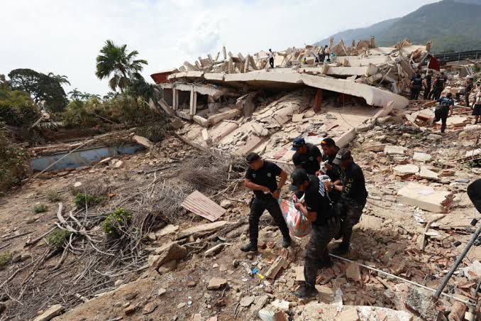 Venezuelans take search for the missing into their own hands as earthquake death toll climbs