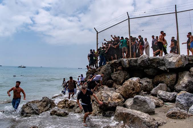 Thousands of Migrants Enter Ceuta, a Spanish Enclave, From Morocco