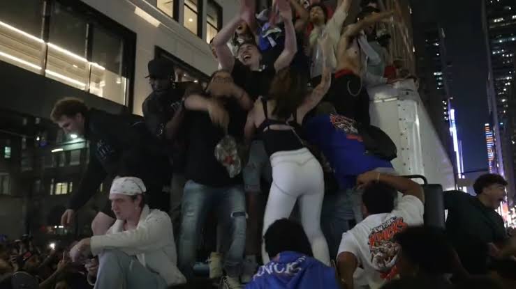 17-year-old boy beaten into coma after Knicks Game 4 win outside Madison Square Garden, suspect sought by police