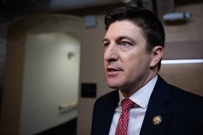House approves bill restricting lawmakers' ability to purchase and sell stocks - Live Updates