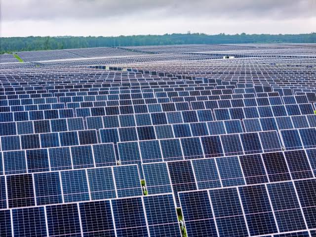 Trump to Impose 15% Tariff, Set Minimum Prices on Solar Panels and Components