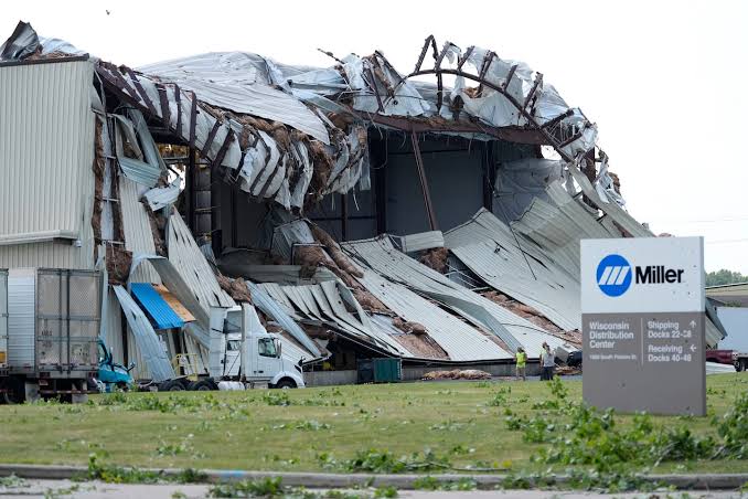 Intense tornado tears through Appleton, Wisconsin