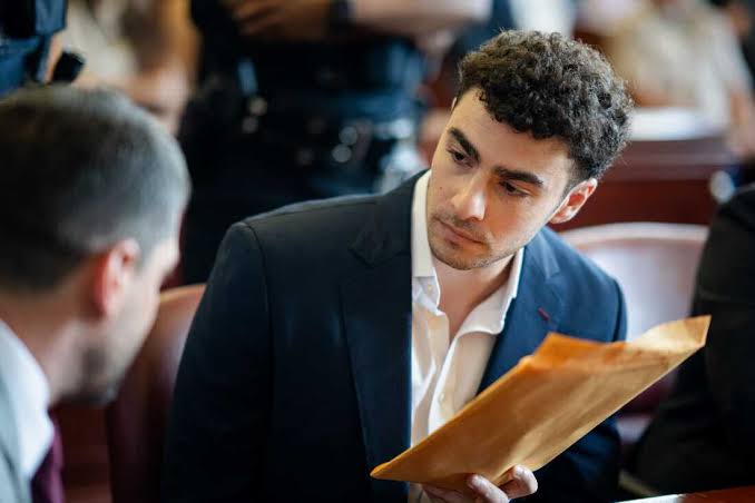 Luigi Mangione's lawyers withdraw plans for psychiatric defense
