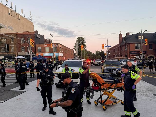 Toronto active shooter incident leaves 5 people injured, 2 dead, police say