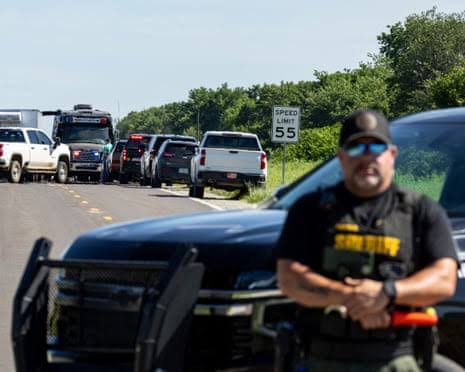Pilot and 11 skydiving passengers killed in private plane crash in Missouri