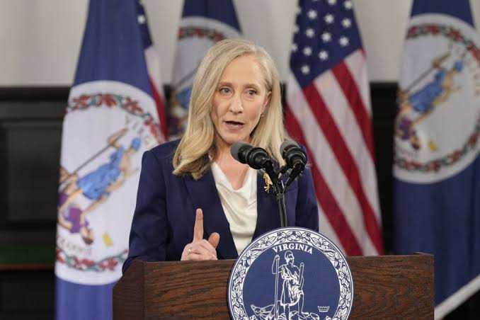Virginia redistricting: State will use old congressional map for midterms, governor says