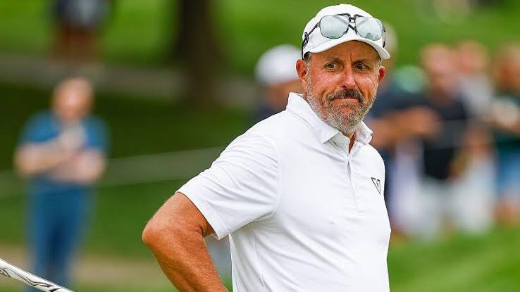 Phil Mickelson's club membership revoked amid allegations of inappropriate contact