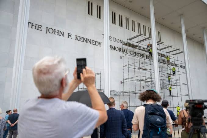 Trump’s name must be removed from Kennedy Center tonight, appeals court rules