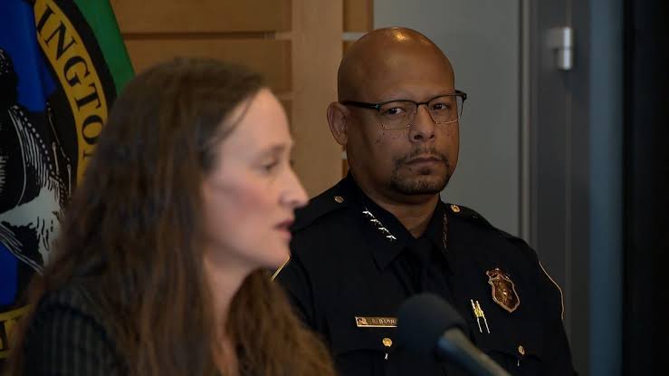 Community leaders rally for SPD chief Shon Barnes after reports of his dismissal by mayor