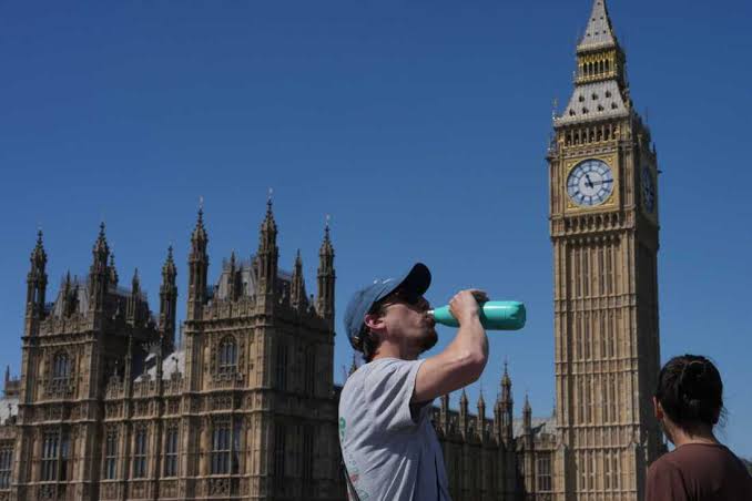 An exceptionally early heat wave shatters records and brings deaths in Europe